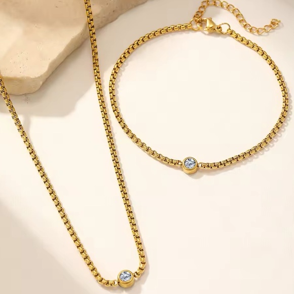 Mirella - Elegant Set. Stainless Steel Chain Necklace & Bracelet With Diamond - Picture 4 of 9